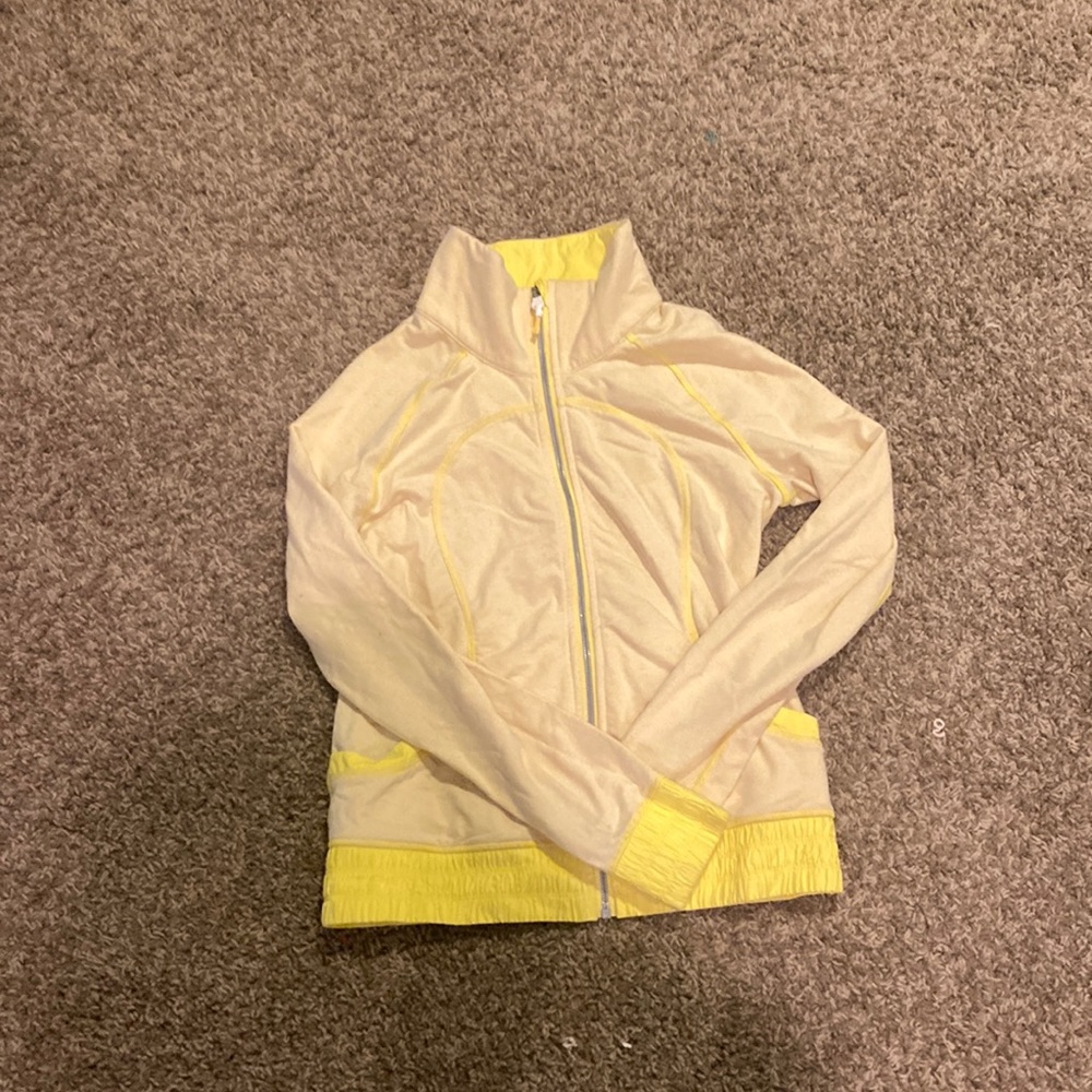 lululemon zip up, size 4 or 6